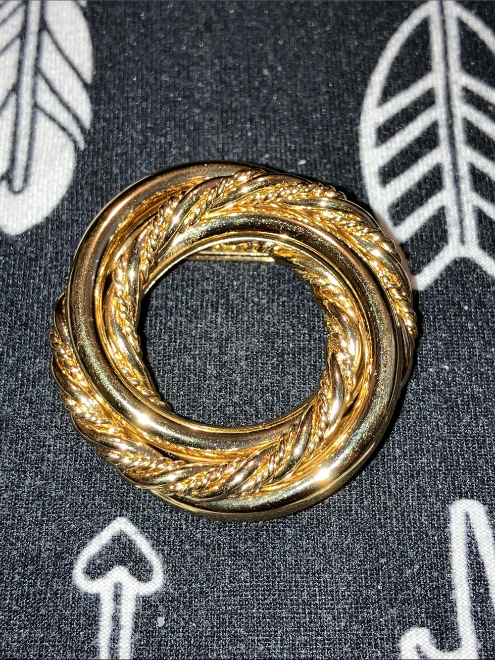 Vintage Signed Napier Gold Tone Twisted Rope Circle Brooch